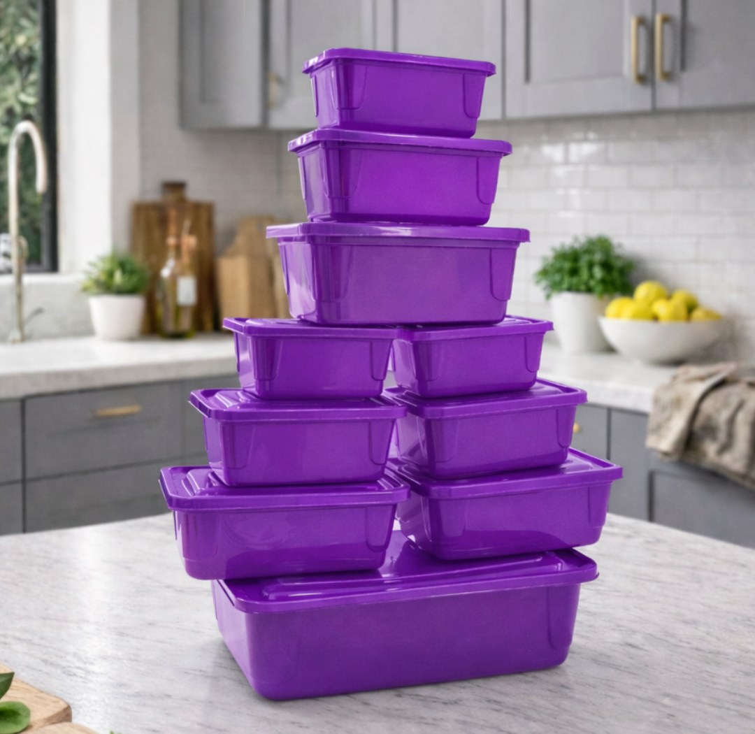 Kit de potes Easyplast na cor roxa empilhados em cozinha