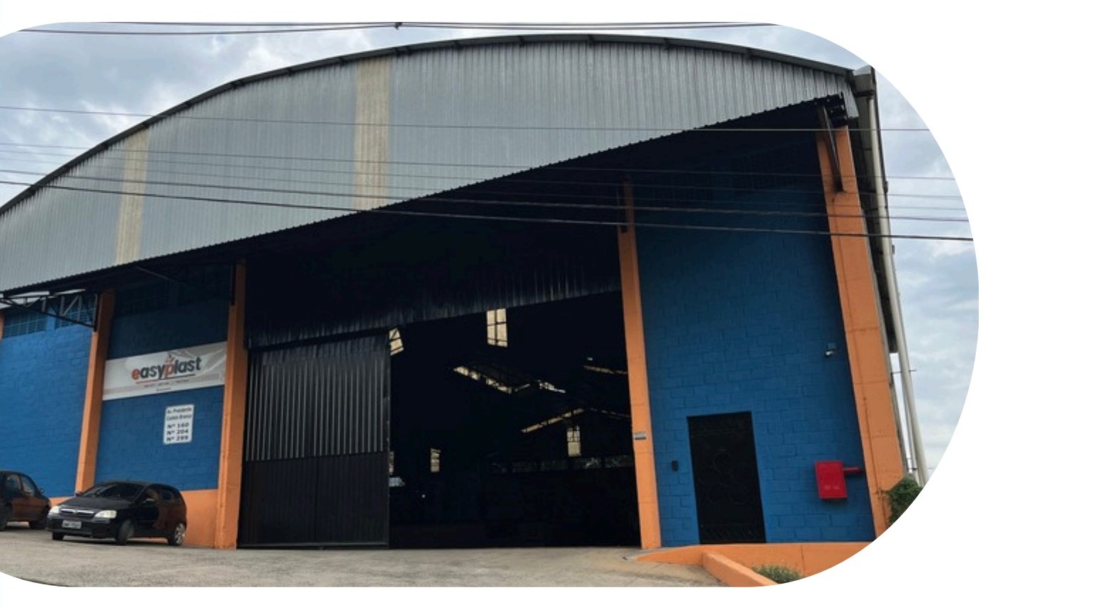 Fachada da fábrica Easyplast em Pedreira/SP